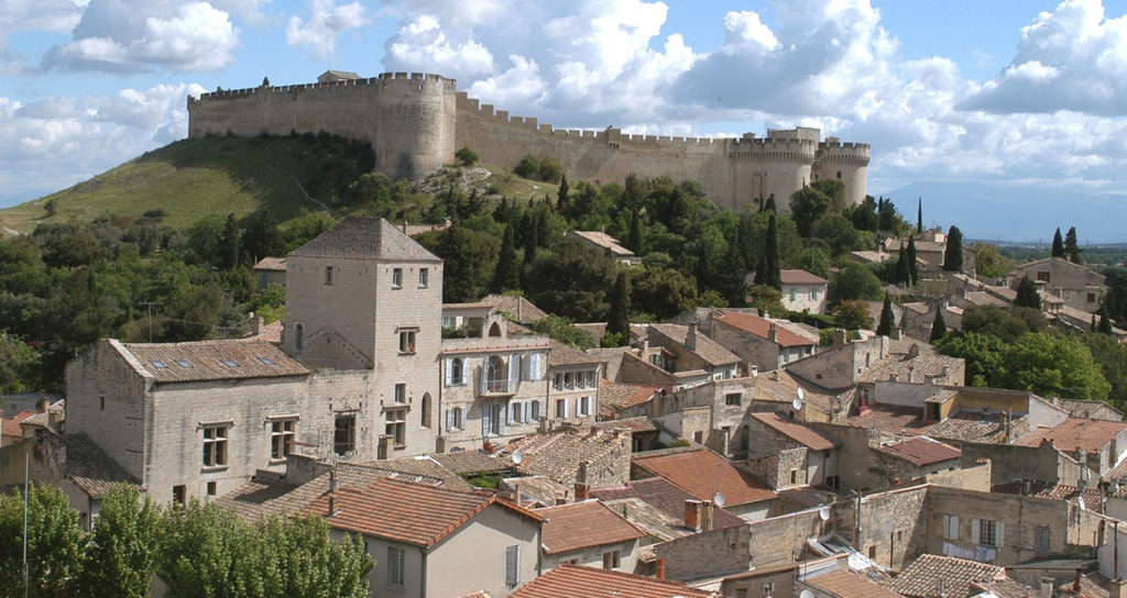 Impasse Des Lilas Dans La Commune De Villeneuve-lès-avignon www.domainedesbarons.com